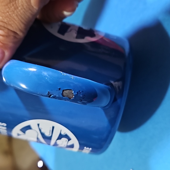 Magellan coffee cup set one red one blue some tear on blue handle - Picture 10 of 10